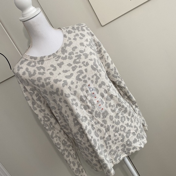 Old Navy Womens Animal Print Long Sleeve Cozy Oversized Soft Top Sweater Size M - Picture 4 of 11